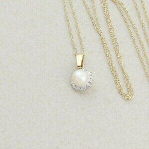 10k Yellow Gold Freshwater Pearl & Crystal Halo Necklace 18 inch chain